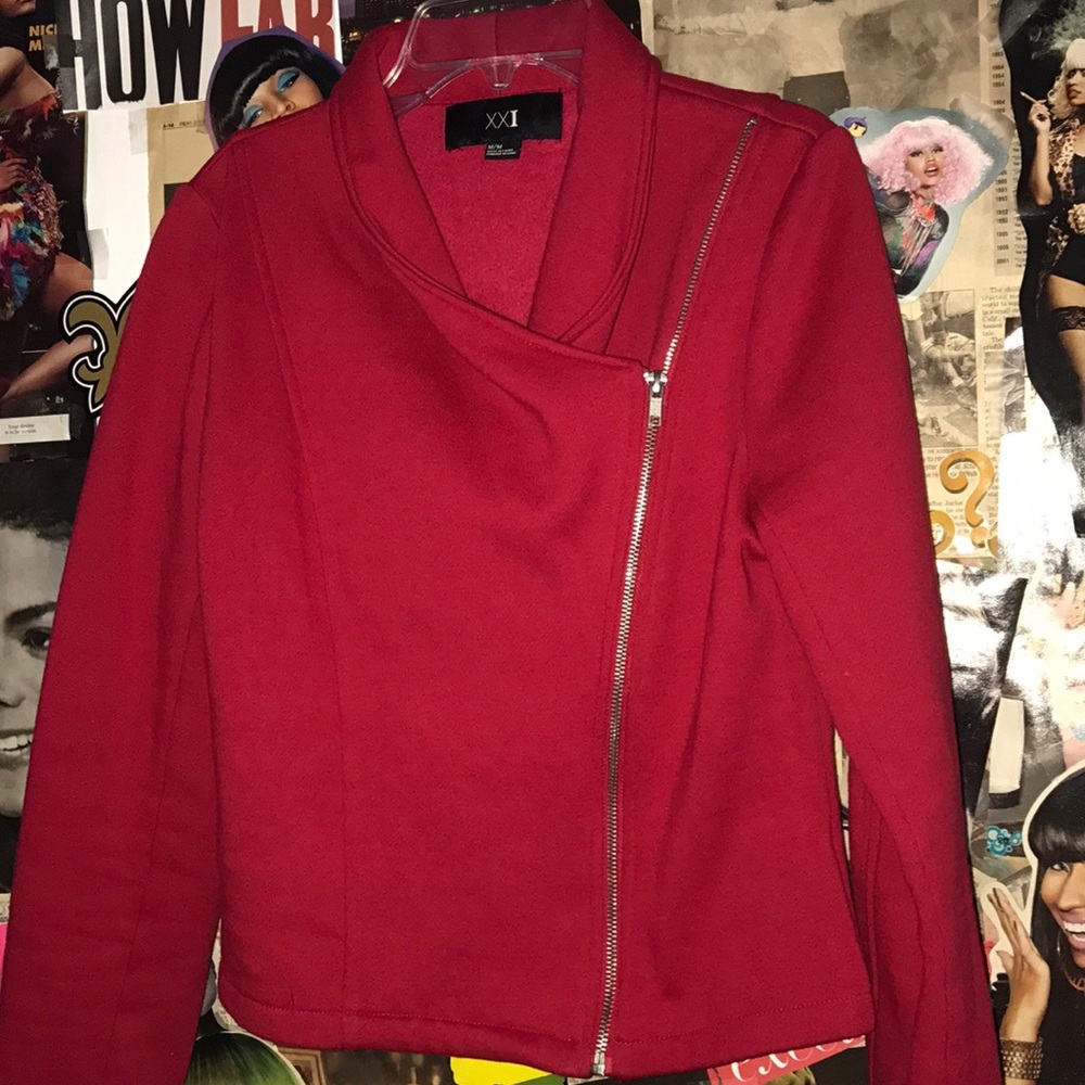 Red jacket - Picture 2 of 3